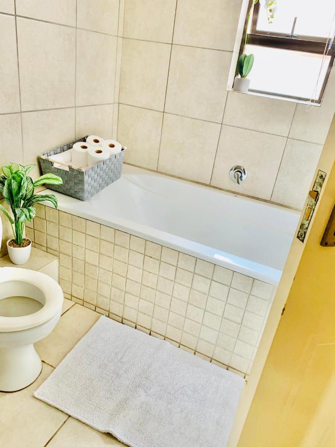 774Ways Holiday Home Hartbeespoort Exteriör bild